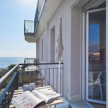 Italianway - Il Faro Lägenhet *